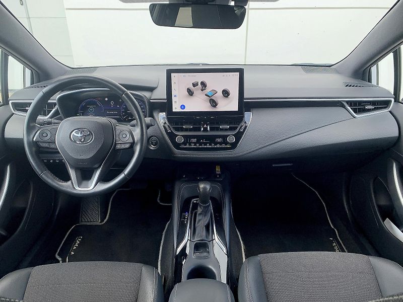 Toyota Corolla TS STYLE 1.8 HEV 103kW e-CVT - fotka 2 z 32