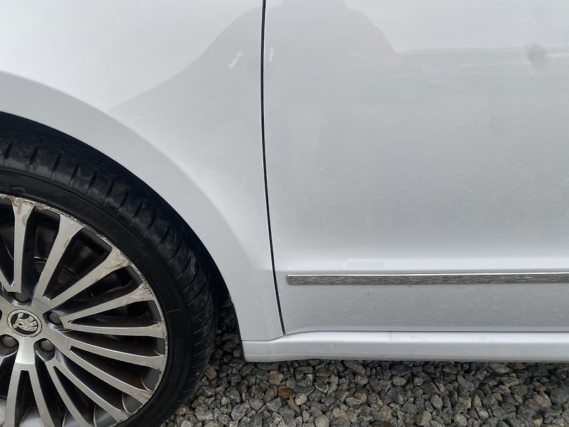 Škoda Superb 2.0TDi 4x4 170PS DSG L+K COMBI - fotka 26 z 158