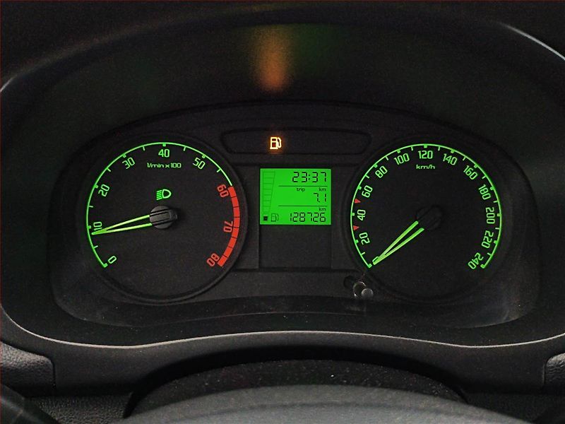 Škoda Fabia (2008) 1.2, po STK, jezdí skvěle - fotka 11 z 12