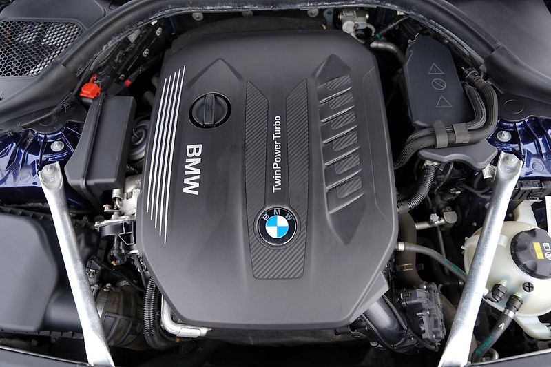 BMW Řada 5 540d xDrive Mpaket/320PS/ČR - fotka 10 z 50