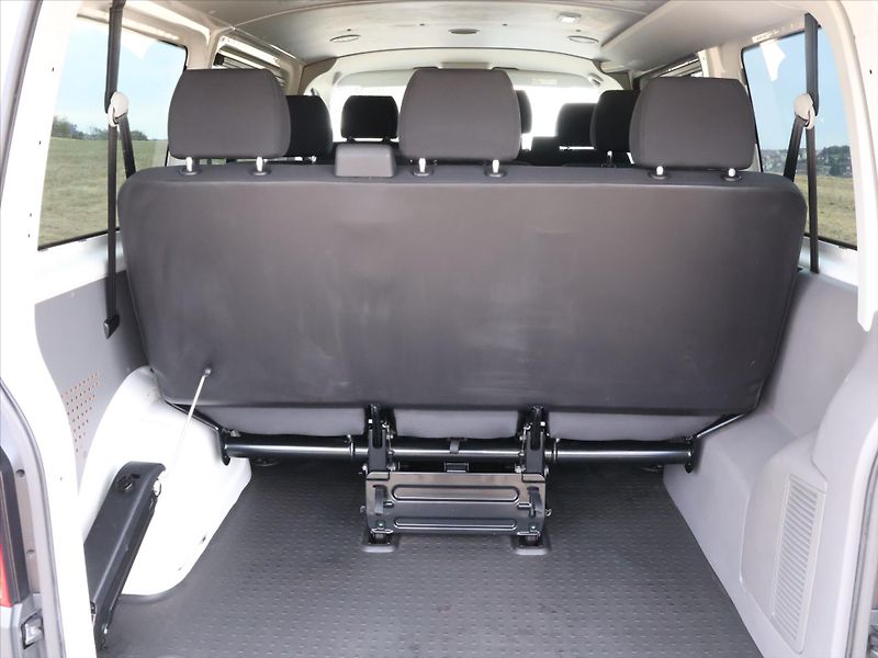 Volkswagen Transporter 2,0 TDI 110kW DSG 9-Míst CZ DP - fotka 10 z 26