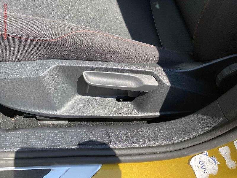 Volkswagen Golf (2017) 2.0 TDi, Sound, navi - fotka 14 z 17