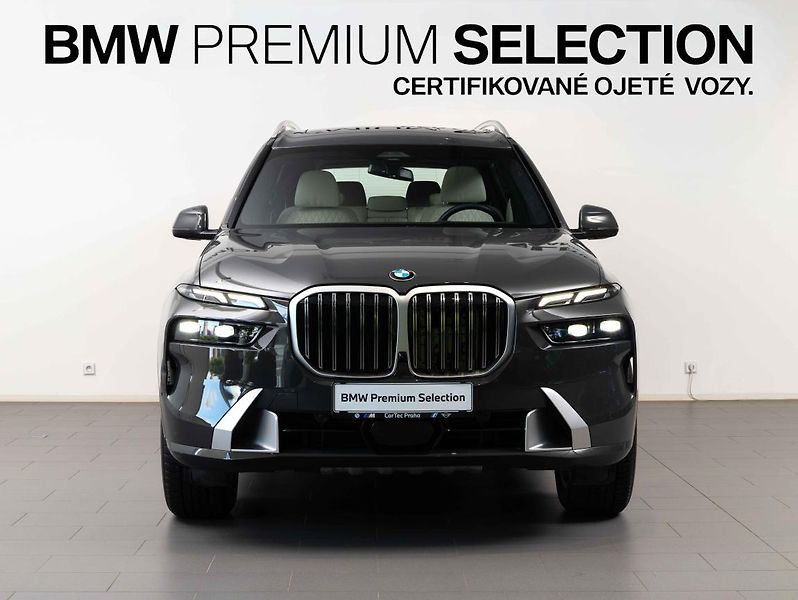 BMW X7 xDrive40i - fotka 3 z 25