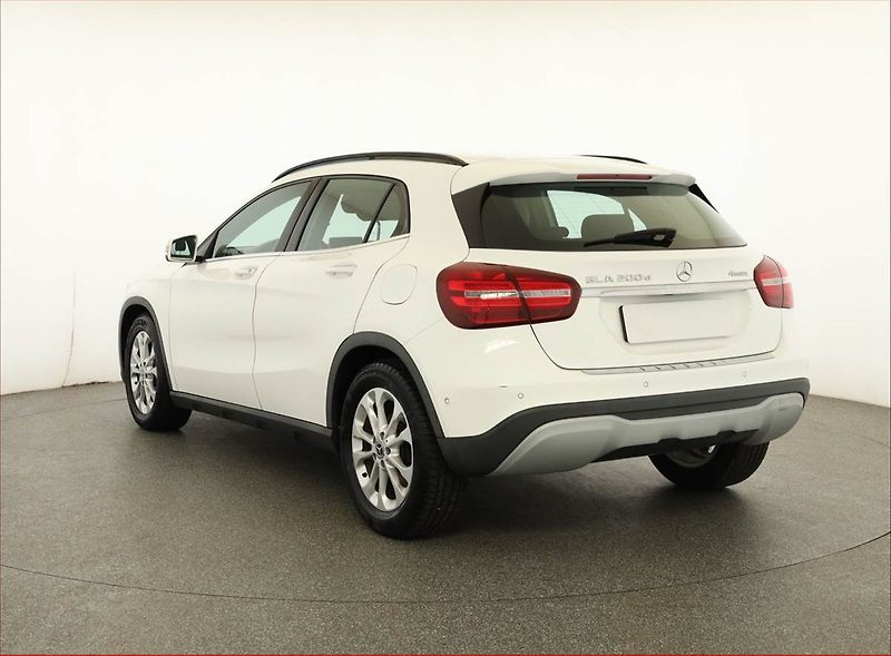 Mercedes-Benz GLA (2018) 200 d 4MATIC - fotka 4 z 18