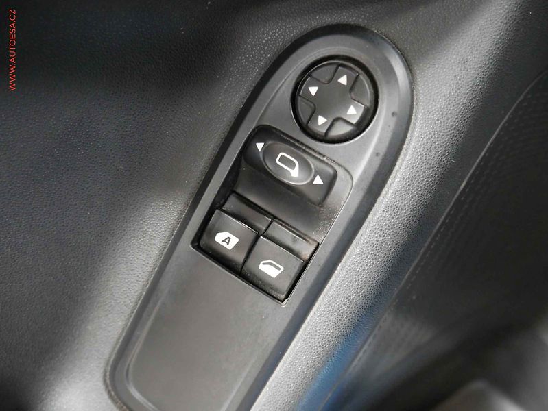 Citroën C3 (2011) 1.4i, ČR, AC - fotka 17 z 17