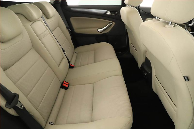 Ford Mondeo (2012) 2.0 TDCi, Automat, Tempomat - fotka 7 z 14