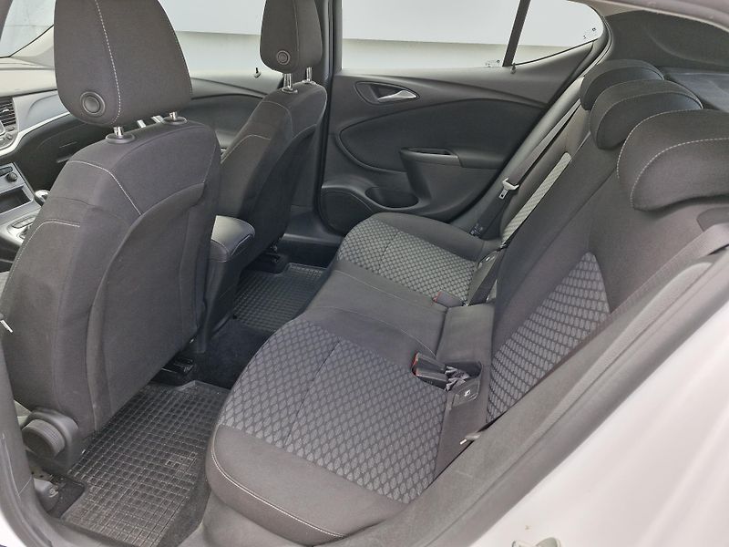 Opel Astra Edition 1,5 CDTI (77 kW) MAN - fotka 10 z 10