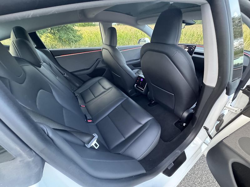Tesla Model 3 (2024) Standard Range LFP,SoH 95%,ČR - fotka 18 z 18