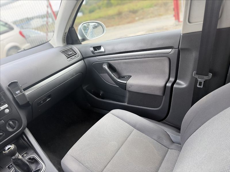 Volkswagen Golf 1,9 TDI 77kW +SADA KOL, TAŽNÉ - fotka 17 z 22