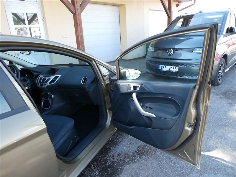Ford Fiesta 1,2 i 60kW 2x kola, klima - fotka 17 z 30