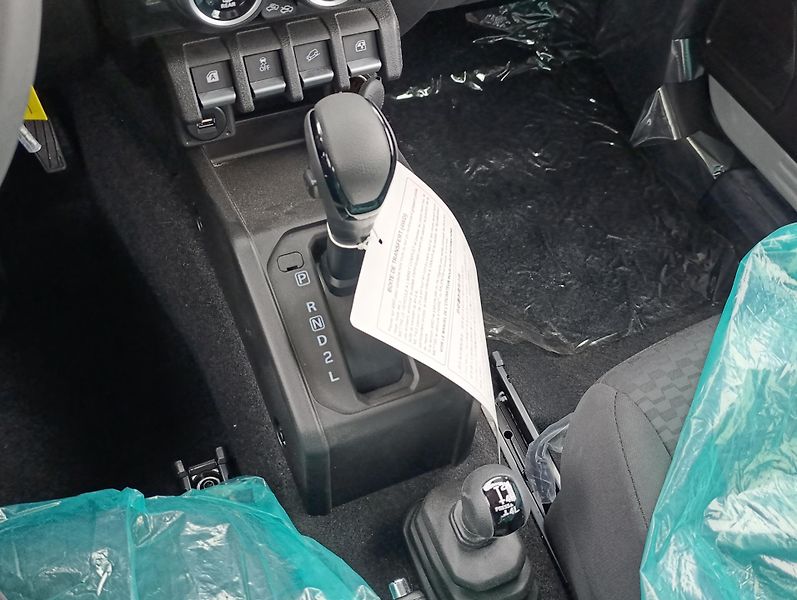 Suzuki Jimny 1.5 ALLGRIP LONG 75kW 4X4 GLX - fotka 20 z 27