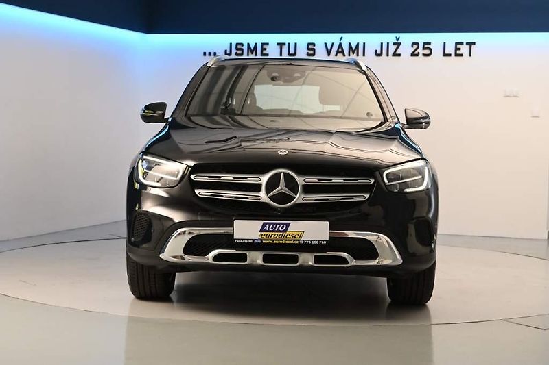 Mercedes-Benz GLC (2021) 2.0 300 E 4MATIC 9G-TRONIC LED - fotka 3 z 47