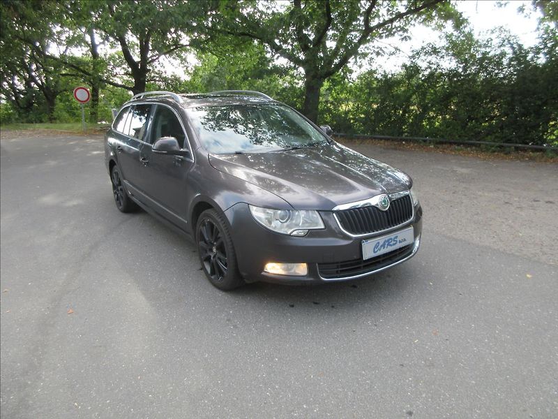 Škoda Superb 2,0 TDi Závada Přev. Panorama - fotka 4 z 30