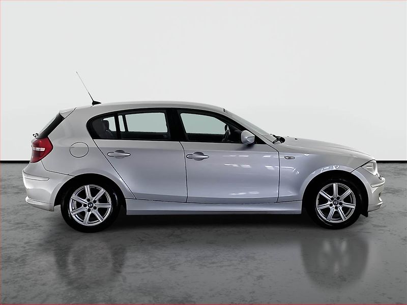 BMW Řada 1 (2010) 116i, Xenony - fotka 6 z 18