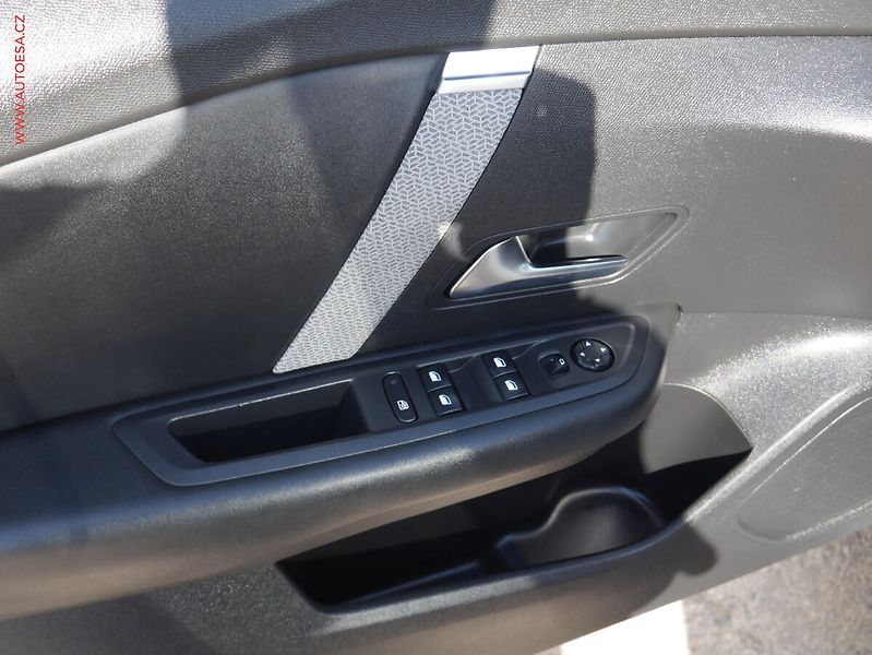 Citroën C4 (2021) 1.2 PT, ČR, servis.kniha, LED - fotka 16 z 16