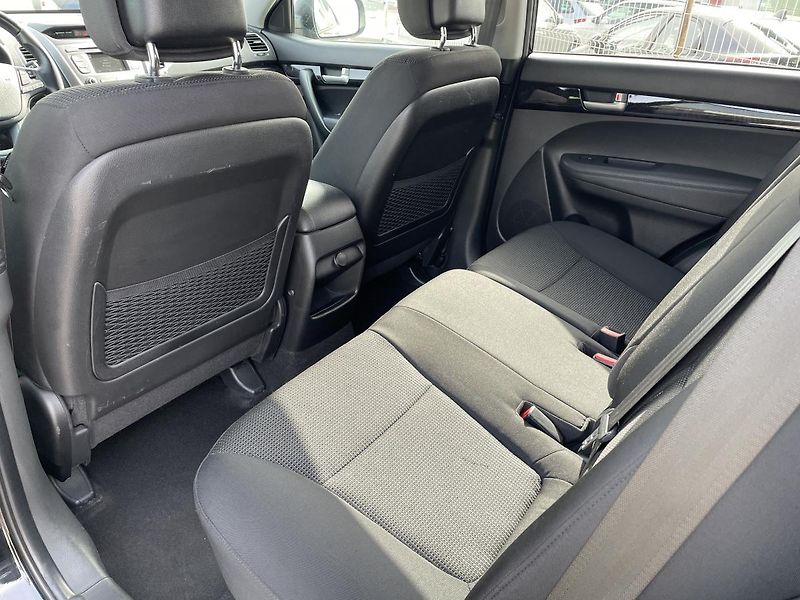 Kia Sorento 2,2 CRDi/145kW 4x4 - Automat - fotka 34 z 64