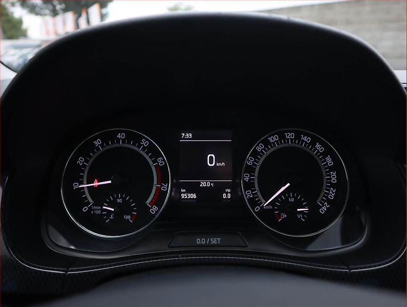 Škoda Fabia (2017) Monte Carlo 1.0 TSI, Navi - fotka 11 z 22