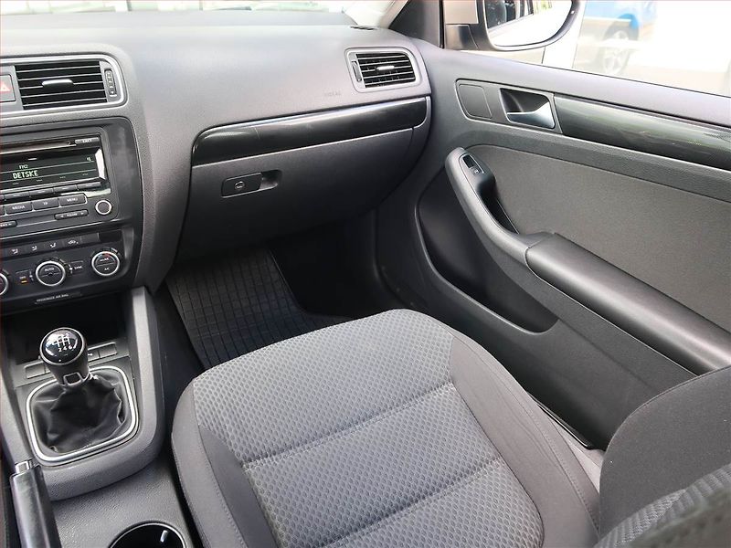 Volkswagen Jetta (2012) 1.2 TSI, Serv.kniha, Tempomat - fotka 8 z 16