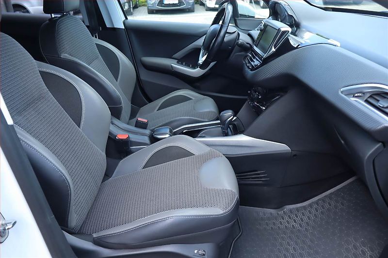 Peugeot 2008 (2018) 1.2 PureTech, Automat - fotka 9 z 25
