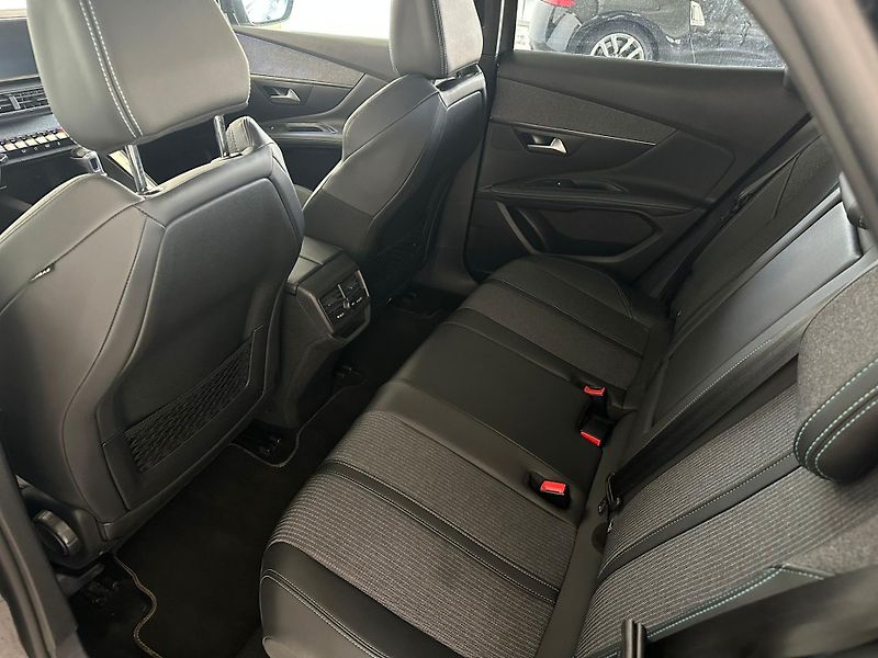 Peugeot 3008 1.2i,Allure Pack.130HP,ČR, - fotka 8 z 19