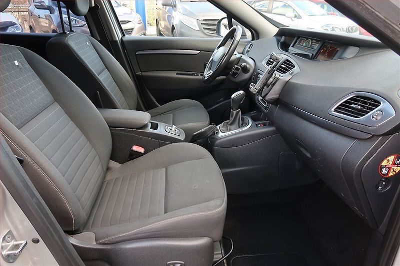 Renault Grand Scénic (2015) 1.5 dCi, Automat, Navi - fotka 9 z 21