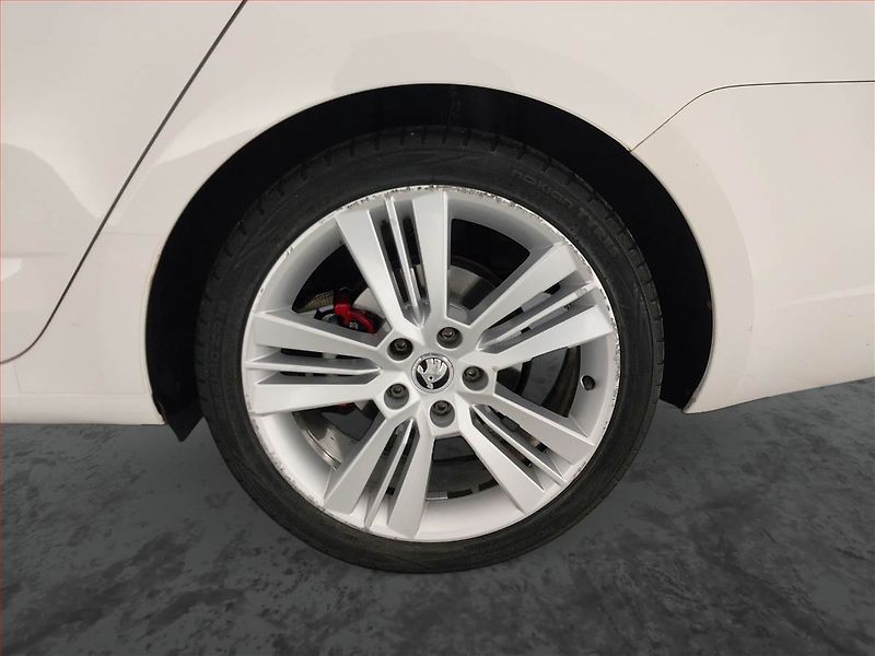 Škoda Octavia (2014) RS 2.0 TDI, Serv.kniha, Xenony - fotka 15 z 18