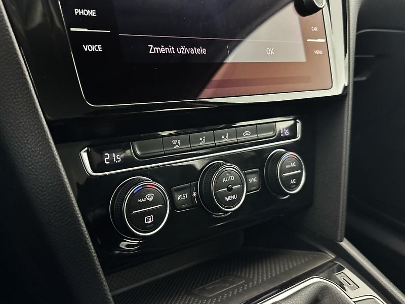 Volkswagen Passat Bussines - fotka 19 z 29