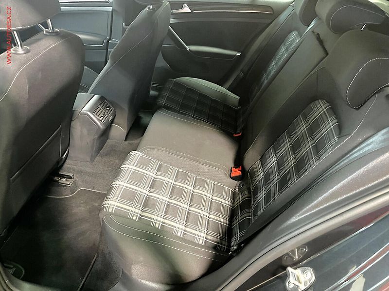 Volkswagen Golf (2016) 2.0 TDi, GTD, bixen, navi - fotka 10 z 17