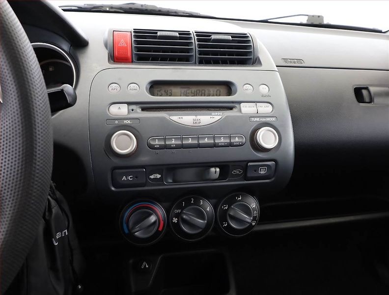 Honda Jazz (2004) 1.2 i-DSI, Klima, jezdí skvěle - fotka 9 z 14