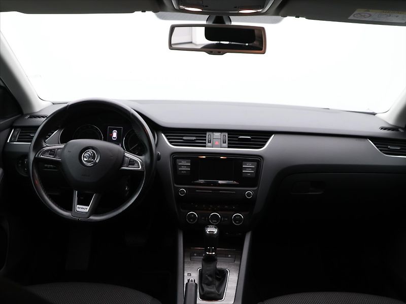 Škoda Octavia 2,0 TDI 135kW 4x4 DSG CZ Scout - fotka 20 z 28