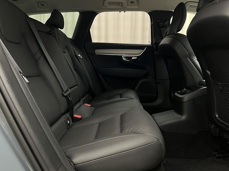Volvo V90 T6 AWD RECHARGE DARK PLUS - fotka 21 z 46