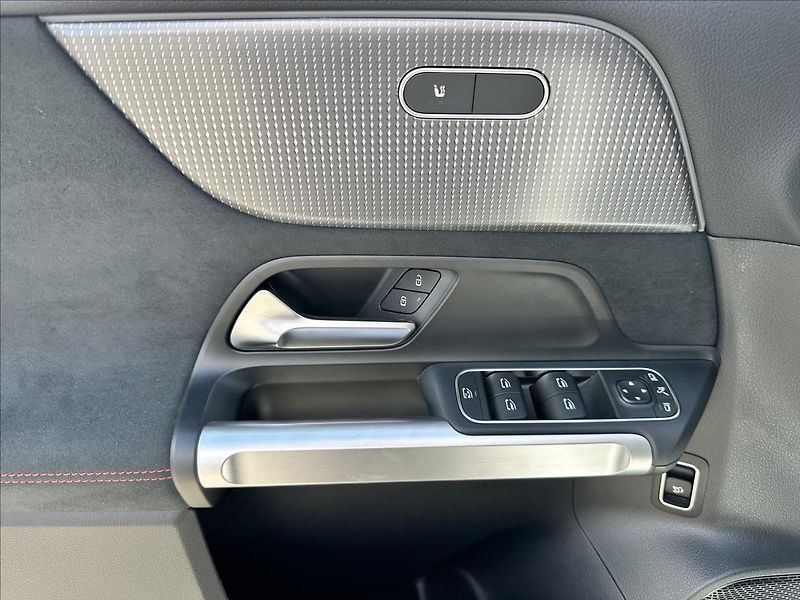 Mercedes-Benz EQB 250 AMG linie - fotka 13 z 13