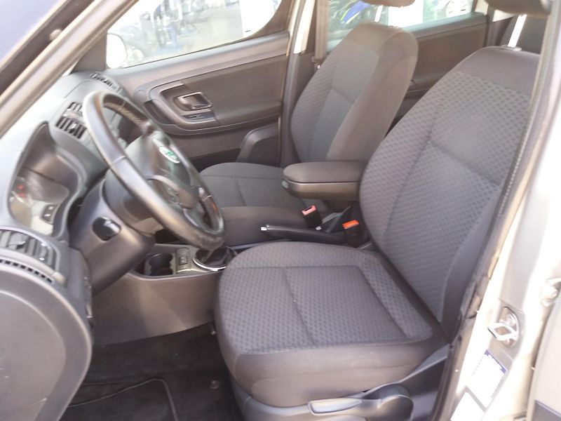 Škoda Roomster 1.2TSi,63kW,KLIMA,1.MAJITE-ČR! - fotka 11 z 25