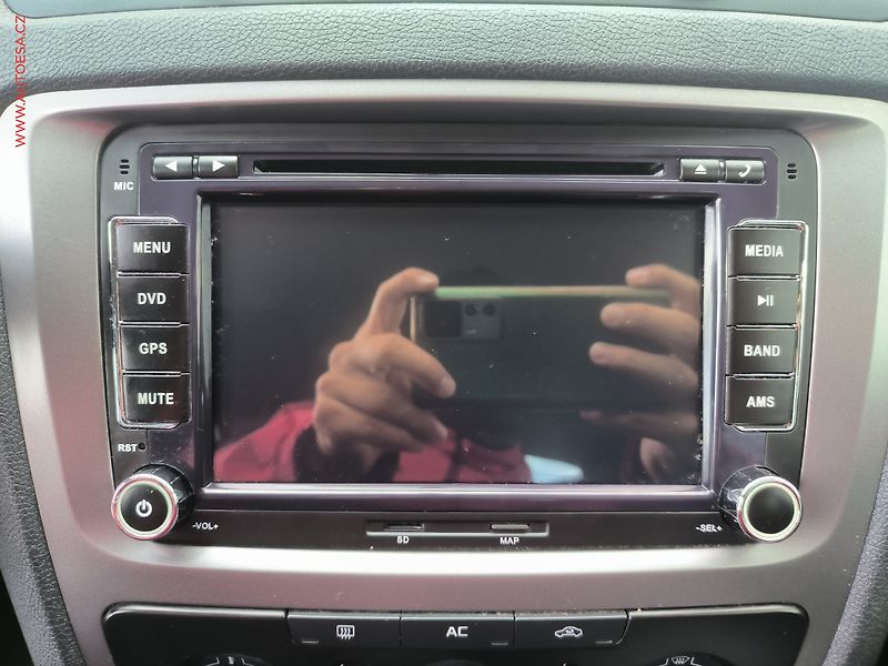Škoda Octavia (2012) 2.0 TDi, ČR, Active, zámek - fotka 11 z 16
