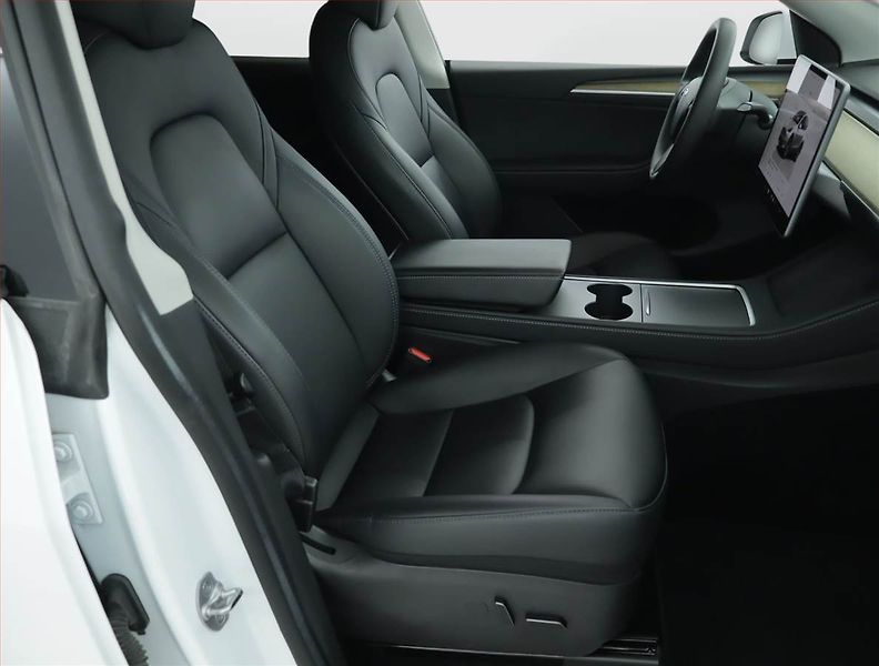 Tesla Model Y (2023) RWD LFP 60kWh, SoH 97% - fotka 9 z 24