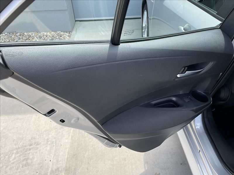 Toyota Corolla 1,8 Hybrid e-CVT Confort ČR.1. - fotka 24 z 29