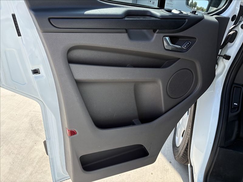 Ford Transit Custom 2,0 TDCi 125 KW 6MÍST L2 TREND - fotka 16 z 22