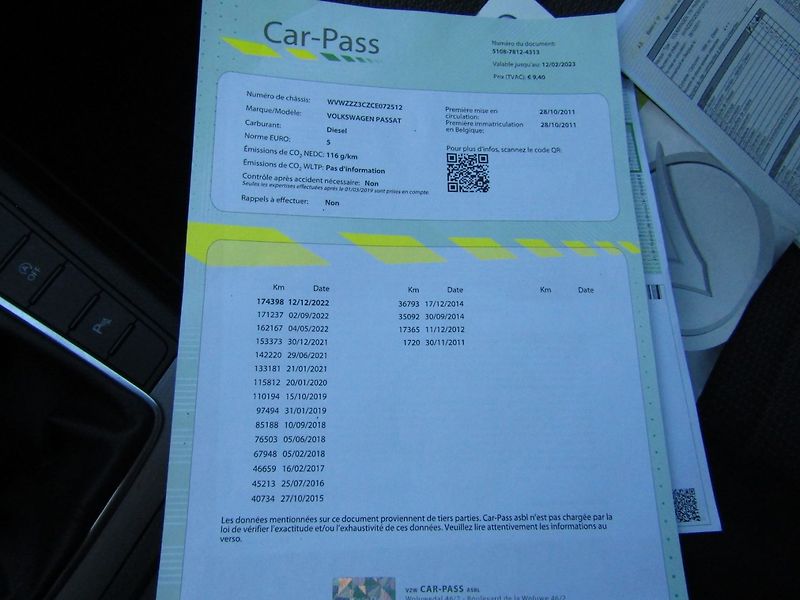 Volkswagen Passat (2011) 1.6 TDI 77kW - fotka 40 z 45