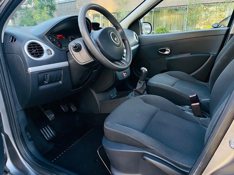 Renault Clio 1.2i 55KW MANUÁL 1MAJITEL  - fotka 26 z 42