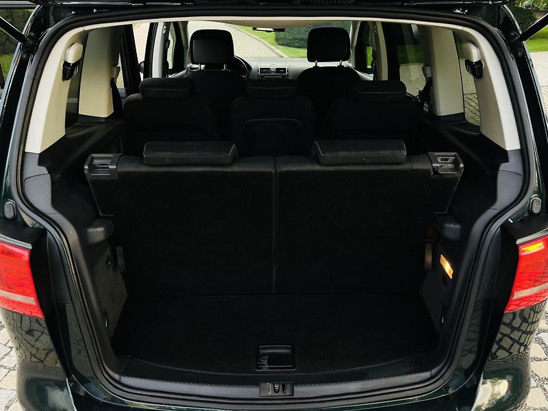 Volkswagen Touran 2.0TD MANUÁL 7MÍST SERVISKA - fotka 21 z 43