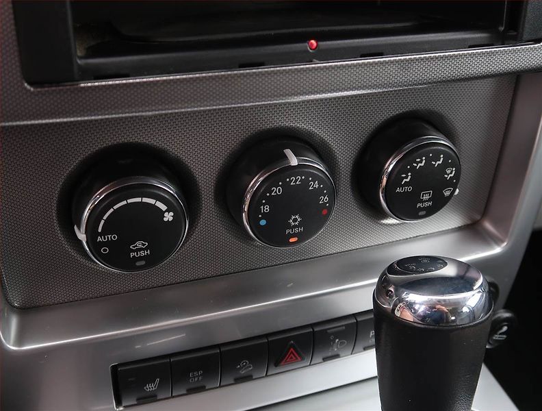 Jeep Cherokee (2009) 2.8 CRD, 4X4, Automat - fotka 15 z 18