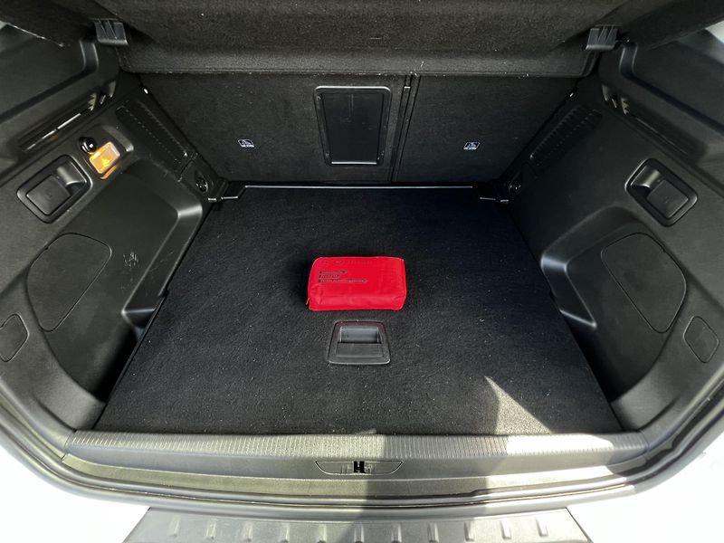 Opel Grandland X 1.6T 133kW Aut. Innovation TZ  - fotka 24 z 27