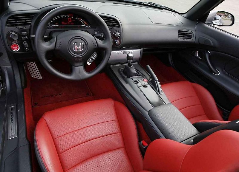 Spolehlivost je příkladná, stejně jako u všech Porsche, záleží jen na přístupu předchozích majitelů. Zanedbané auto se zle nemusí vyplatit. Z hlediska budoucího růstu jsou na tom nejlépe 3,2litrové verze s manuálem. Automat rovnou pusťte z hlavy.
