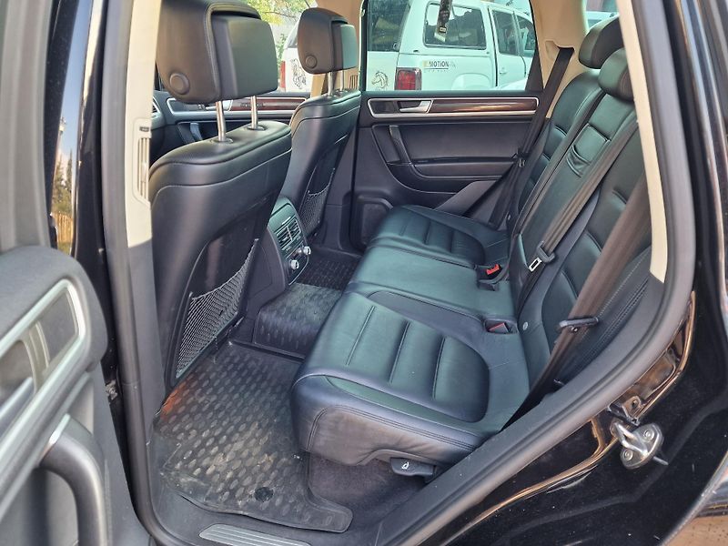 Volkswagen Touareg 4,2TDI V8 EXCLUSIVE - fotka 8 z 19