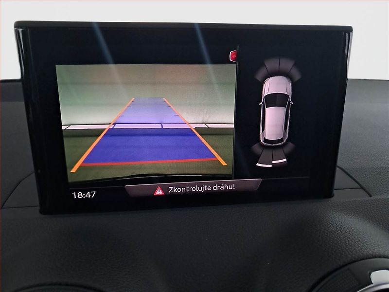 Audi Q2 (2018) sport 2.0 TFSI - fotka 18 z 19