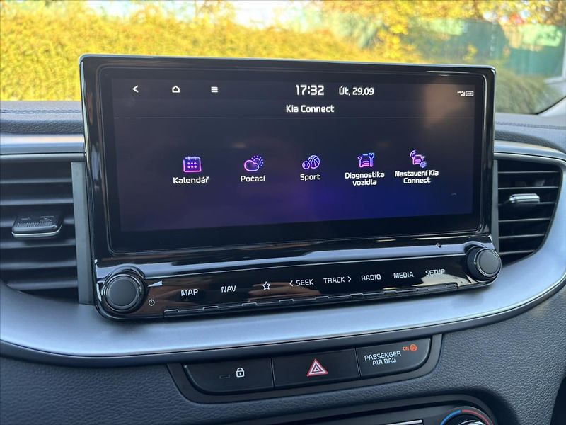 Kia Ceed 1,5 TGDi TOP ZÁRUKA NAVI KAMER - fotka 22 z 41