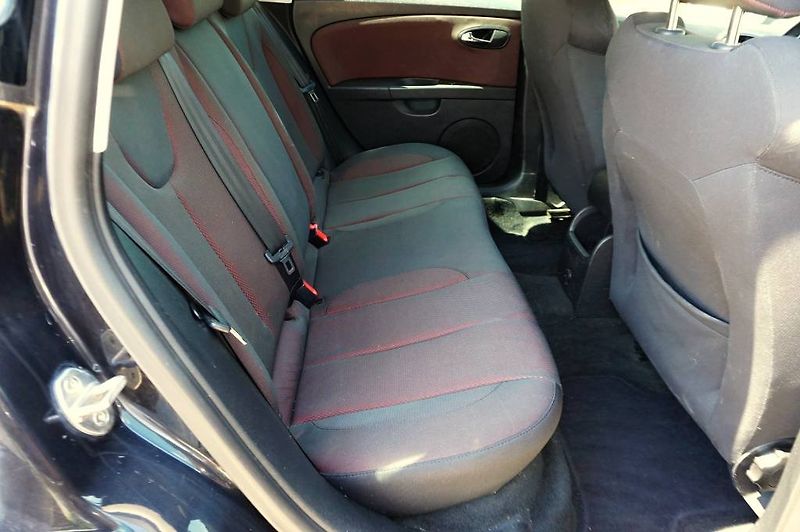 Seat Leon (2006) 2,0 TDI 103 kW - fotka 12 z 28