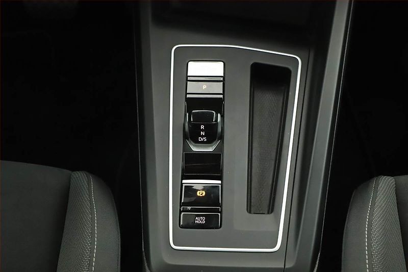 Volkswagen Golf (2022) Life 2.0 TDI, Automat - fotka 10 z 20