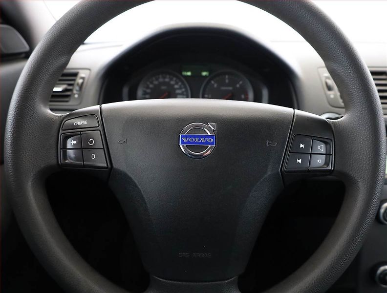 Volvo C30 (2009) 1.6 D, nová STK, dobrý stav - fotka 8 z 12