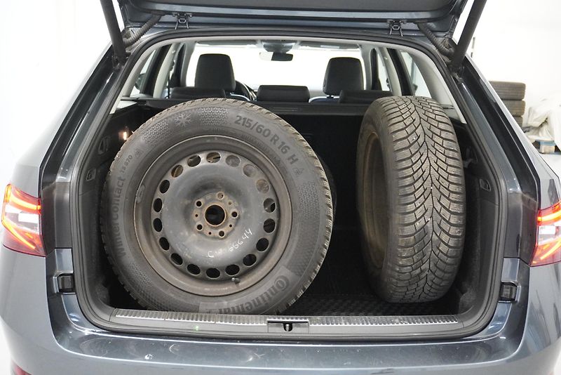 Škoda Superb 1.5 TSI 110kW STYLE TOP SERVIS - fotka 26 z 35